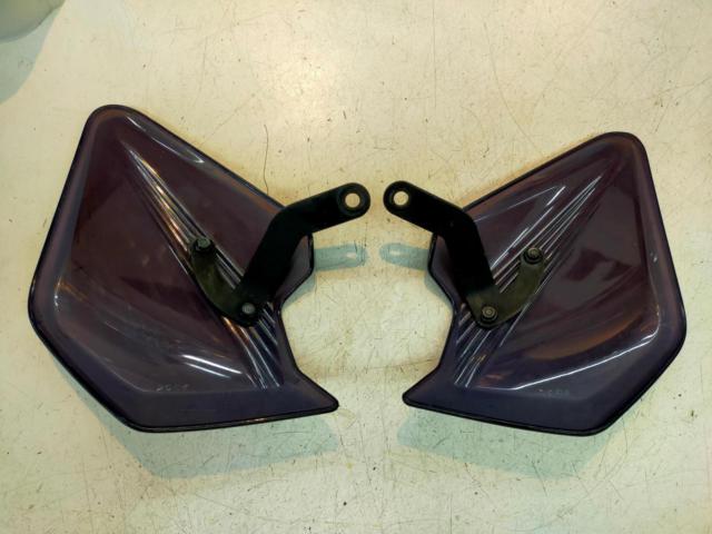 Unknown Manufacturer
A fairly large handguard
10mm mirror shared mounting