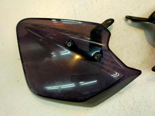 Unknown Manufacturer
A fairly large handguard
10mm mirror shared mounting