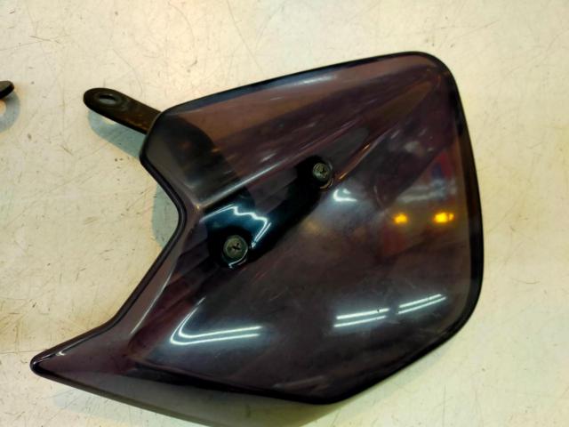 Unknown Manufacturer
A fairly large handguard
10mm mirror shared mounting