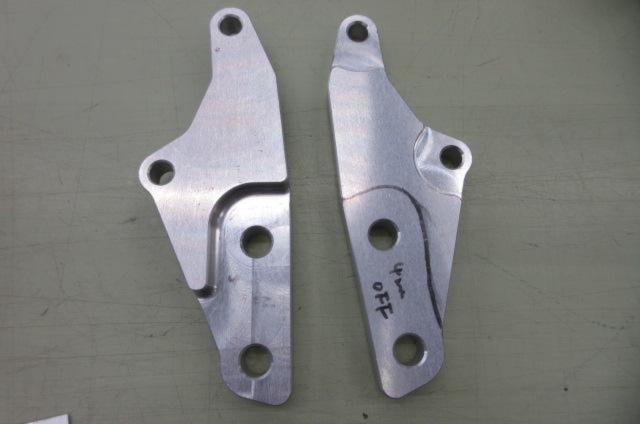 OHLINS
Caliper support for erect front fork
For Kawasaki 62mm pitch calipers