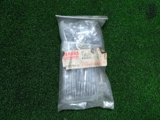 9YAMAHA genuine
Front and rear spoke set