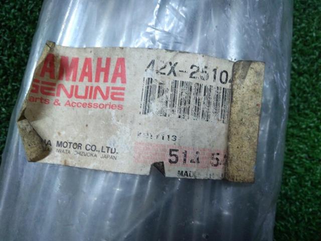 9YAMAHA genuine
Front and rear spoke set
