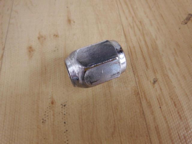 メーカー不明 ホイールナット P1.5 20個 HEX:21mm