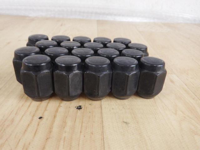 Unknown Manufacturer
Black wheel nut
P1.5
Twenty
HEX: 21mm