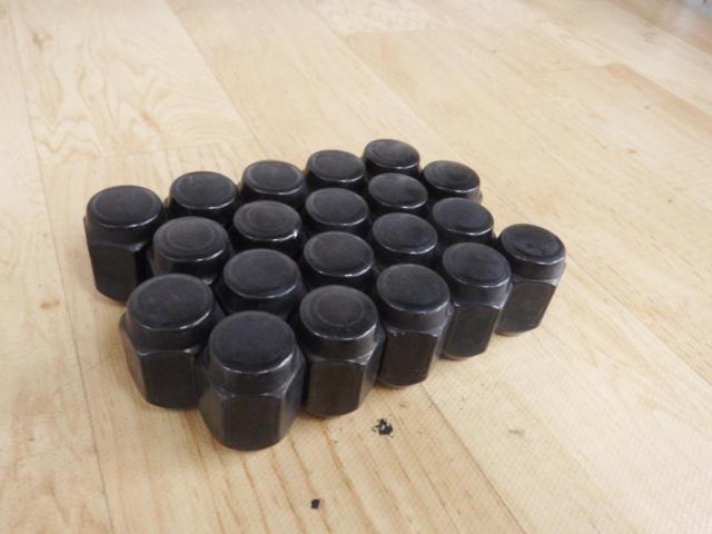 Unknown Manufacturer
Black wheel nut
P1.5
Twenty
HEX: 21mm