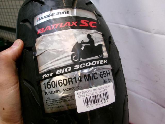 Wakeari
BRDGESTONE
MCR00303
BATTLAX
SC
160 / 60R14
65H
TL
Rear tire
Manufacture 15 weeks 2017