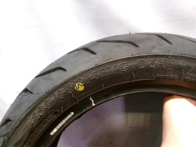 Wakeari
BRDGESTONE
MCR00303
BATTLAX
SC
160 / 60R14
65H
TL
Rear tire
Manufacture 15 weeks 2017