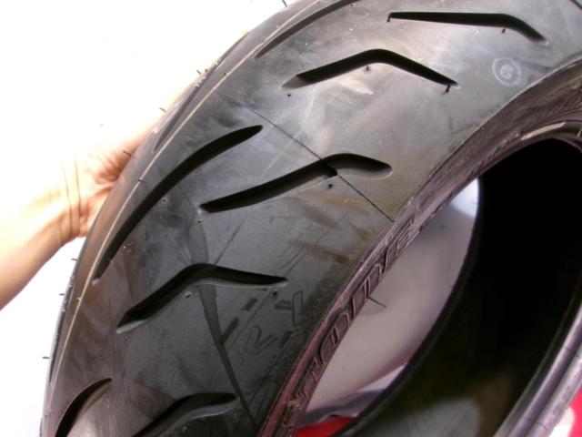 Wakeari
BRDGESTONE
MCR00303
BATTLAX
SC
160 / 60R14
65H
TL
Rear tire
Manufacture 15 weeks 2017