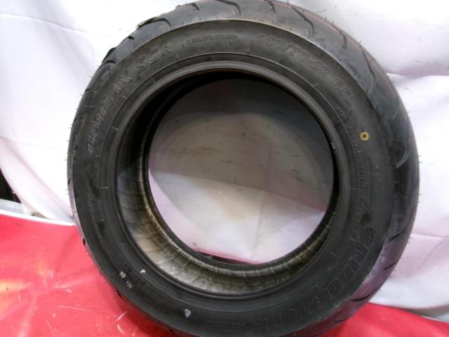 Wakeari
BRIDGESTONE
SCS60019
BATLLAX
SC
140 / 70-12
65L
TL
Rear tire
Manufacture 2023/03 week