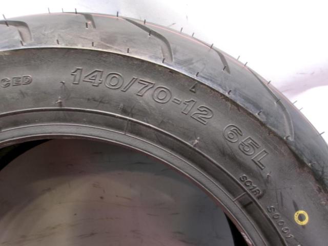Wakeari
BRIDGESTONE
SCS60019
BATLLAX
SC
140 / 70-12
65L
TL
Rear tire
Manufacture 2023/03 week