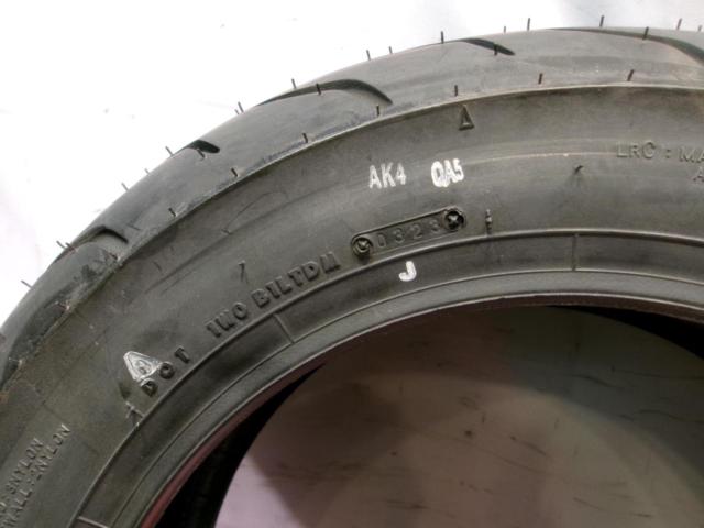 Wakeari
BRIDGESTONE
SCS60019
BATLLAX
SC
140 / 70-12
65L
TL
Rear tire
Manufacture 2023/03 week