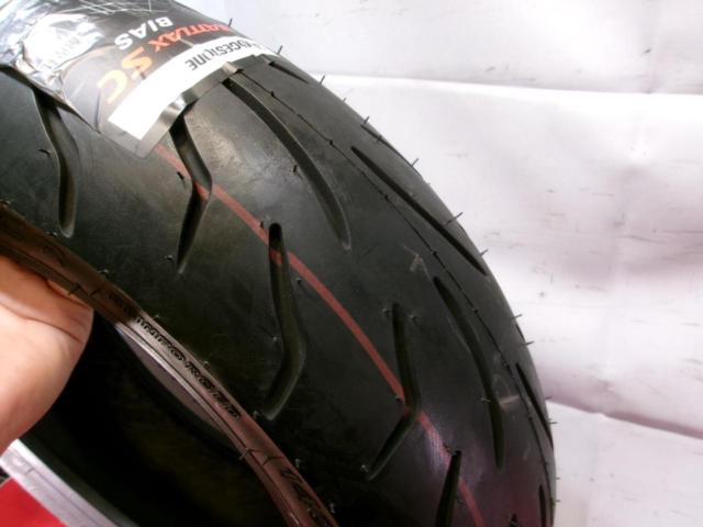 Wakeari
BRIDGESTONE
SCS60019
BATLLAX
SC
140 / 70-12
65L
TL
Rear tire
Manufacture 2023/03 week