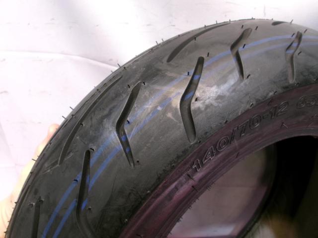 Wakeari
BRIDGESTONE
SCS60019
BATLLAX
SC
140 / 70-12
65L
TL
Rear tire
Manufacture 2023/03 week
