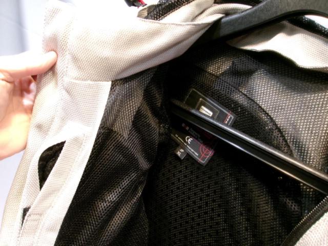 Size XL
KOMINE
07-087
Protect riding mesh parka
Silver