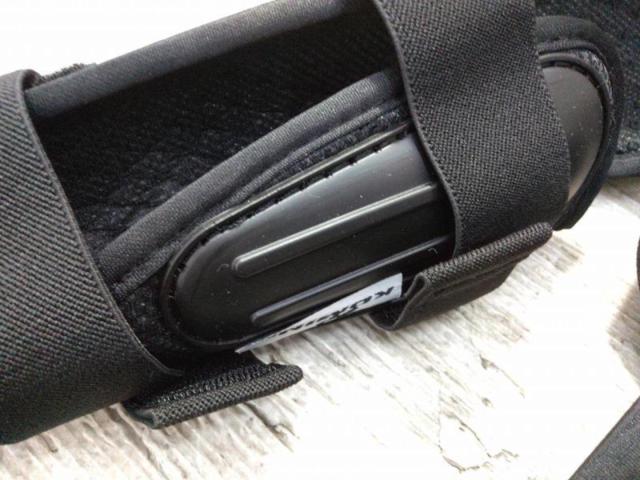 KOMINE トリプルニープロテクター