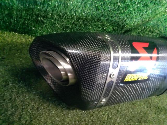 AKRAPOVIC
Hexagonal carbon slip-on silencer
Removal of CBR 250 RR (MC 51)