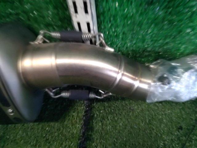 AKRAPOVIC
Hexagonal carbon slip-on silencer
Removal of CBR 250 RR (MC 51)