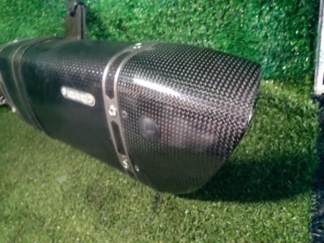AKRAPOVIC
Hexagonal carbon slip-on silencer
Removal of CBR 250 RR (MC 51)