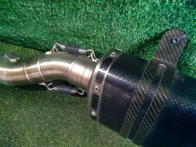AKRAPOVIC
Hexagonal carbon slip-on silencer
Removal of CBR 250 RR (MC 51)