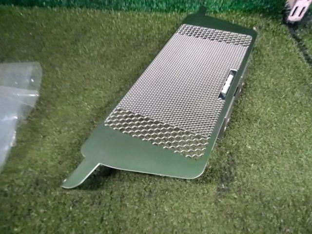ETCHING
FACTORY (Etching Factory) Oil Cooler Guard
Radiator guard
S1000RR (19-20 years)
Unused