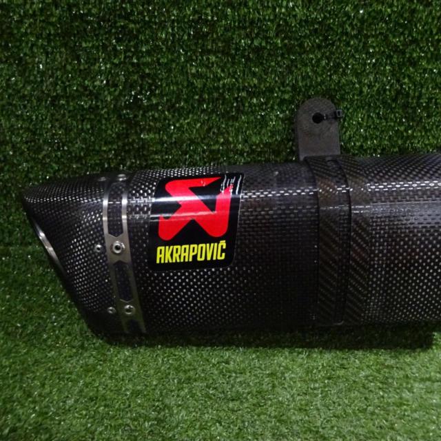 ☆【AKRAPOVIC(アクラポヴィッチ)】 スリップオンライン カーボン 