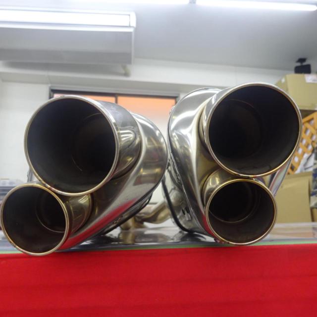 First come, first served! YOSHIMURA Slip-On
Tri-Oval Cyclone
The out two
EXPORT
SPEC
GSX1300R
HAYABUSA (EBL-GX72B) (14-17)