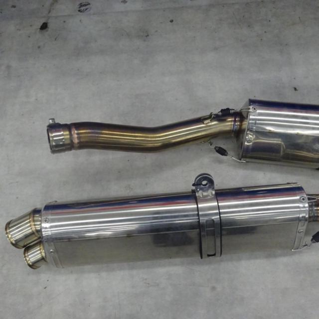 First come, first served! YOSHIMURA Slip-On
Tri-Oval Cyclone
The out two
EXPORT
SPEC
GSX1300R
HAYABUSA (EBL-GX72B) (14-17)