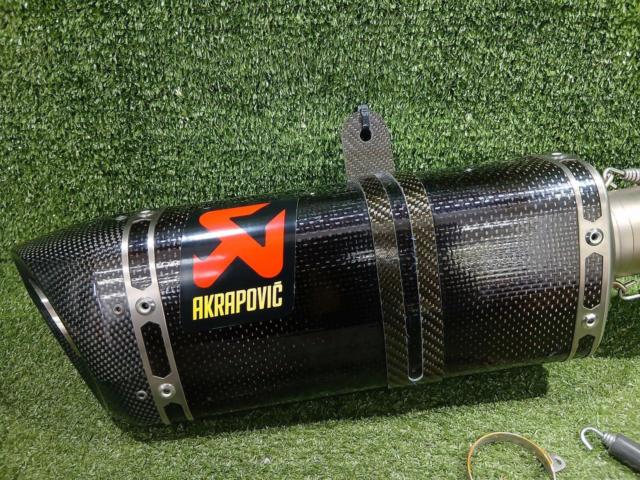Excellent condition item in stock! AKRAPOVIC carbon slip-on
CBR250RR (MC51) ('17-'25)