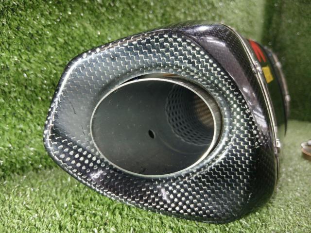 Excellent condition item in stock! AKRAPOVIC carbon slip-on
CBR250RR (MC51) ('17-'25)