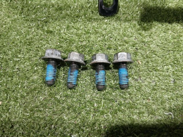 YAMAHA
Rear carrier
AXIS
Z
Q5K-YSK-105-E01