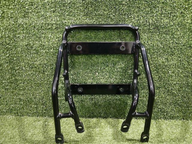 YAMAHA
Rear carrier
AXIS
Z
Q5K-YSK-105-E01