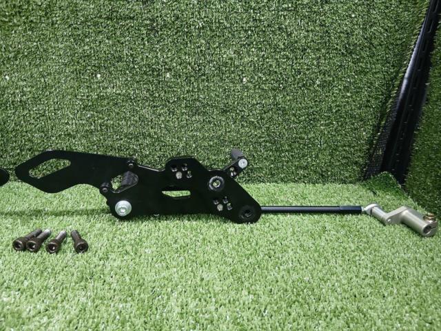 ★【STRIKER(ストライカー)】SPECIAL STEP KIT 4ポジション YAMAHA FZ-1/FAZER(‘06-‘14)