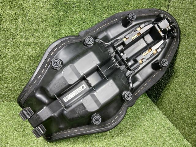 BMW genuine optional low seat
Removed from M1000XR (2025 model)