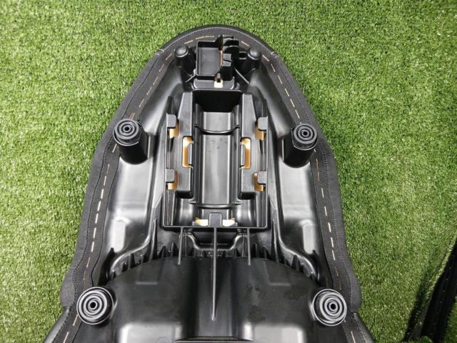 BMW genuine optional low seat
Removed from M1000XR (2025 model)