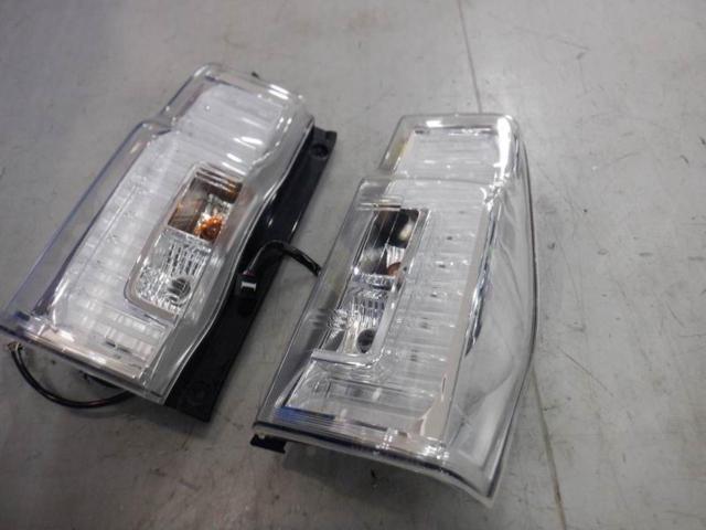 ダイハツ純正(DAIHATSU) LEDテールレンズ