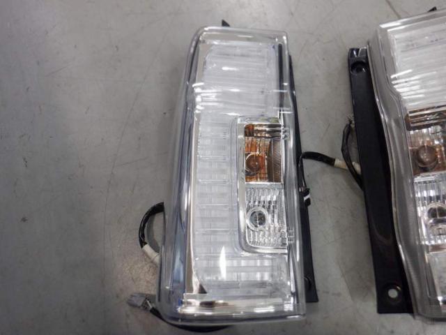 ダイハツ純正(DAIHATSU) LEDテールレンズ