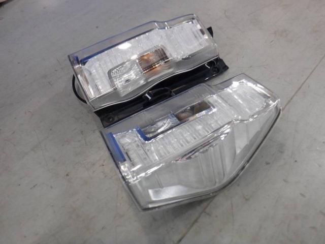 ダイハツ純正(DAIHATSU) LEDテールレンズ