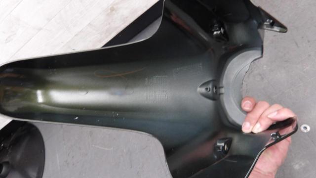 Honda genuine
Front fender (green)
Super Cub 50 (AA04)