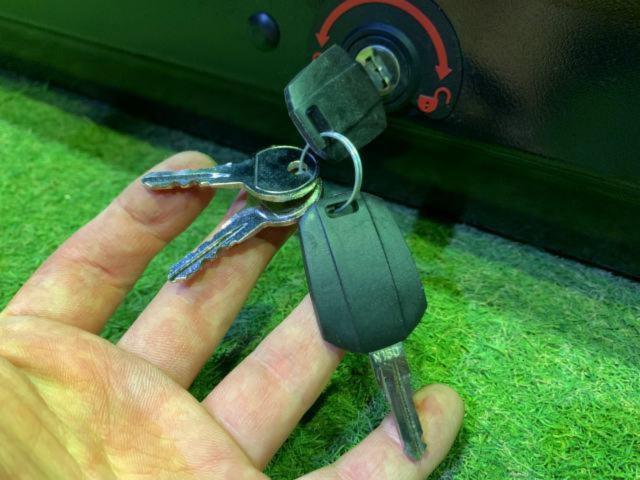 MASERATI純正OP ルーフボックス+ベースキャリアセット