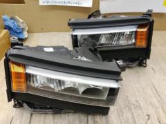 TOYOTA純正ヘッドライト