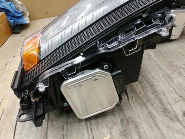 TOYOTA純正ヘッドライト