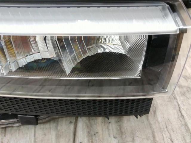TOYOTA純正ヘッドライト