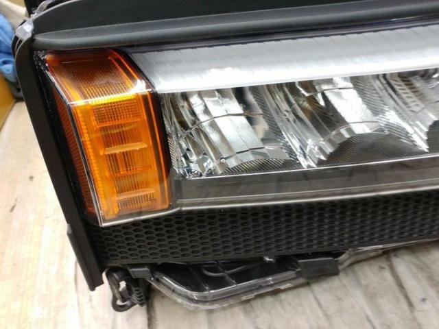 TOYOTA純正ヘッドライト