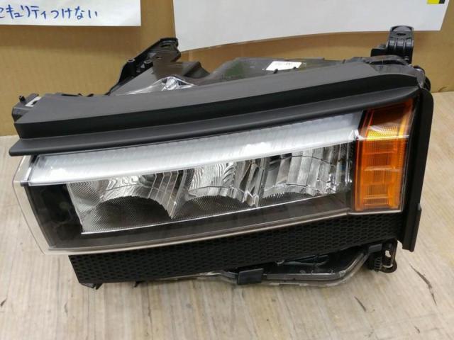 TOYOTA純正ヘッドライト