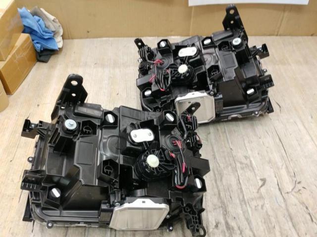 TOYOTA純正ヘッドライト