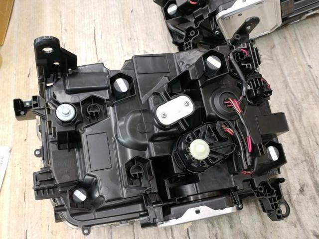 TOYOTA純正ヘッドライト