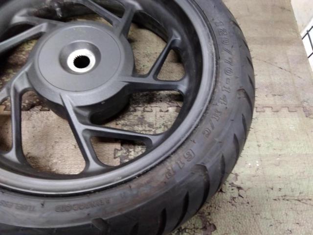 2HONDA Vario160純正リアタイヤホイールセット