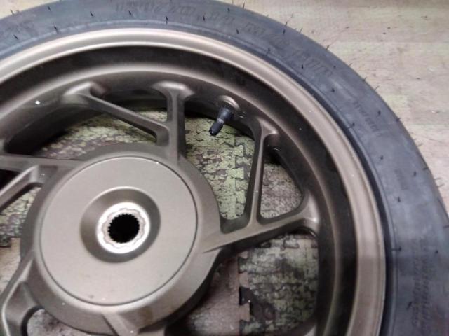 6HONDA VARIO160純正リアタイヤホイールセット