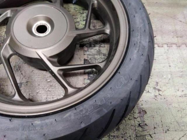6HONDA VARIO160純正リアタイヤホイールセット