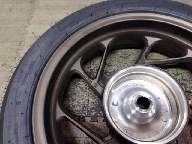 6HONDA VARIO160純正リアタイヤホイールセット